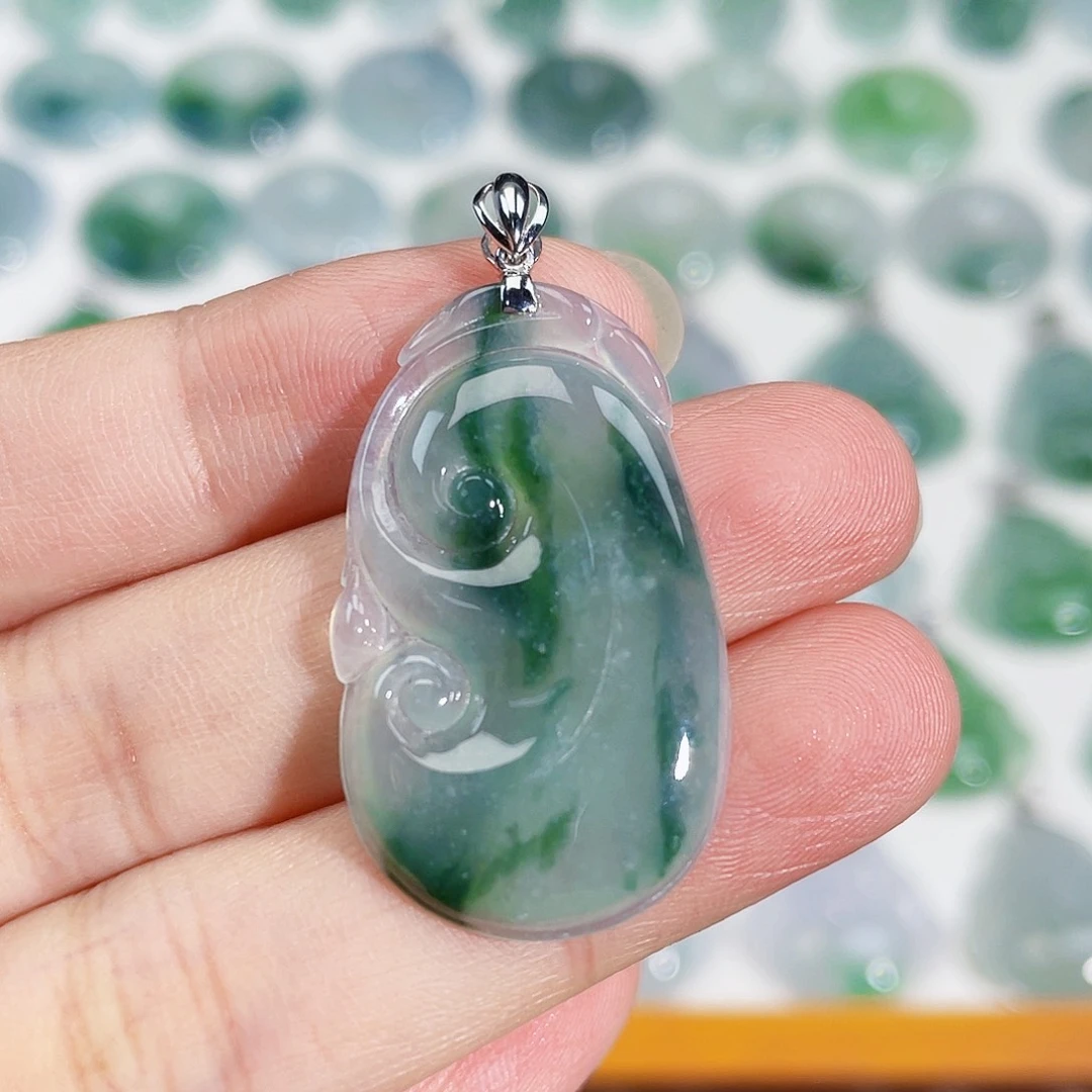 颈饰18K金镶嵌翡翠吊坠