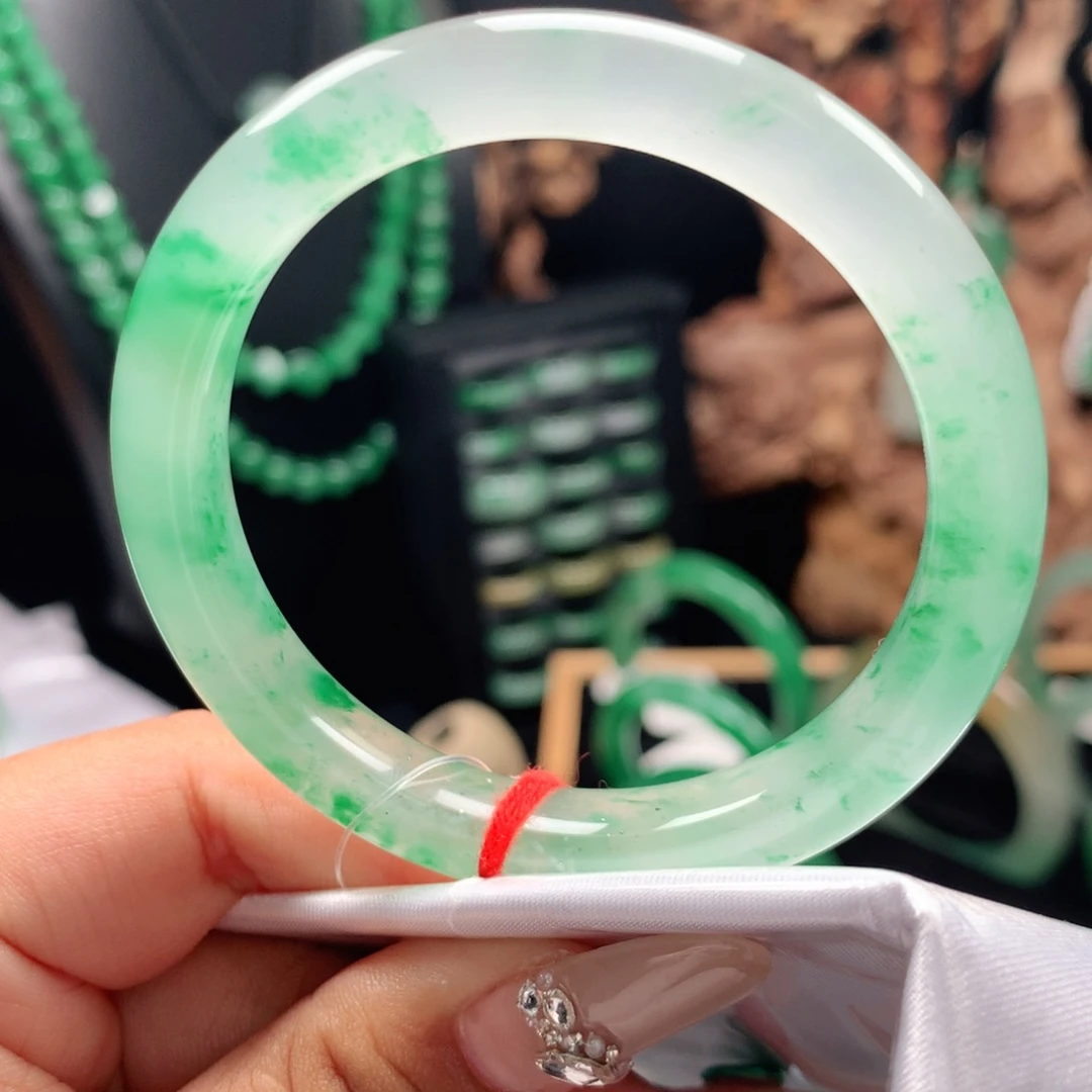 星***星石英质玉镯子未镶嵌