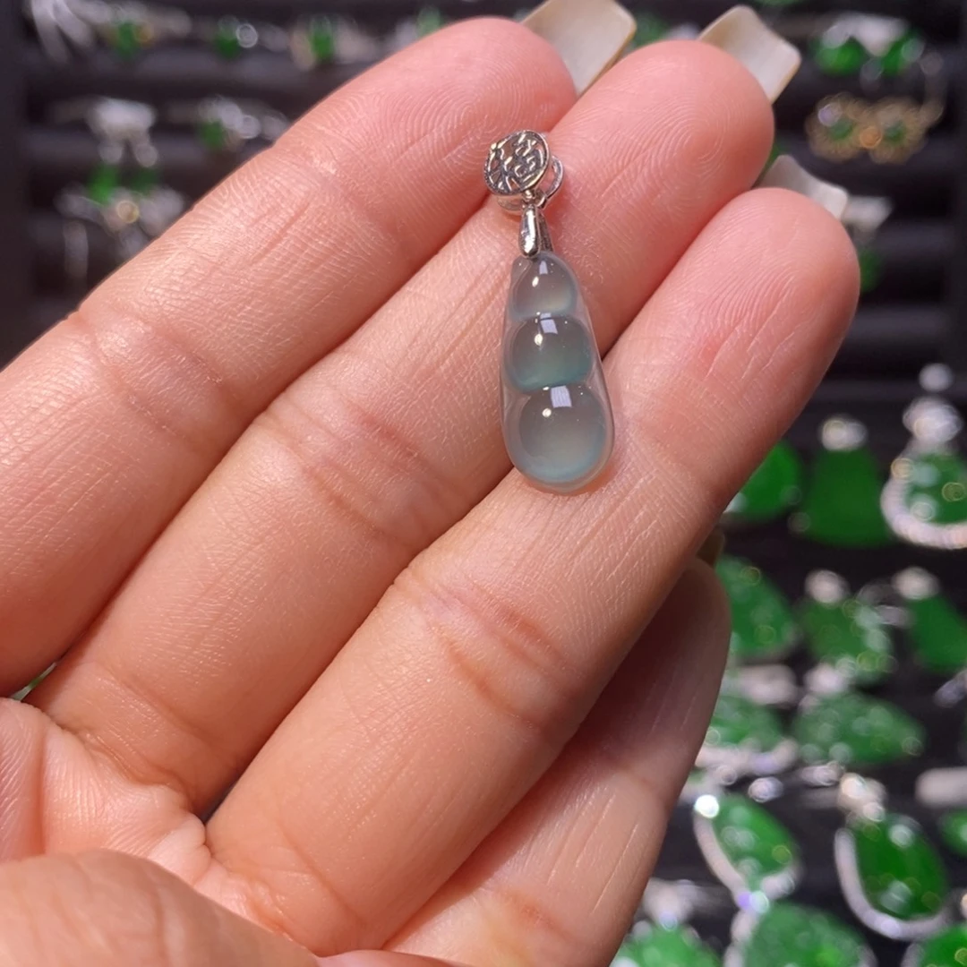 翡翠颈饰银S925镶嵌福豆吊坠