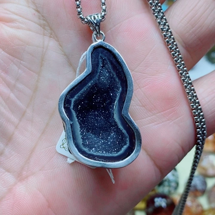 未镶嵌颈饰水晶往**风水晶