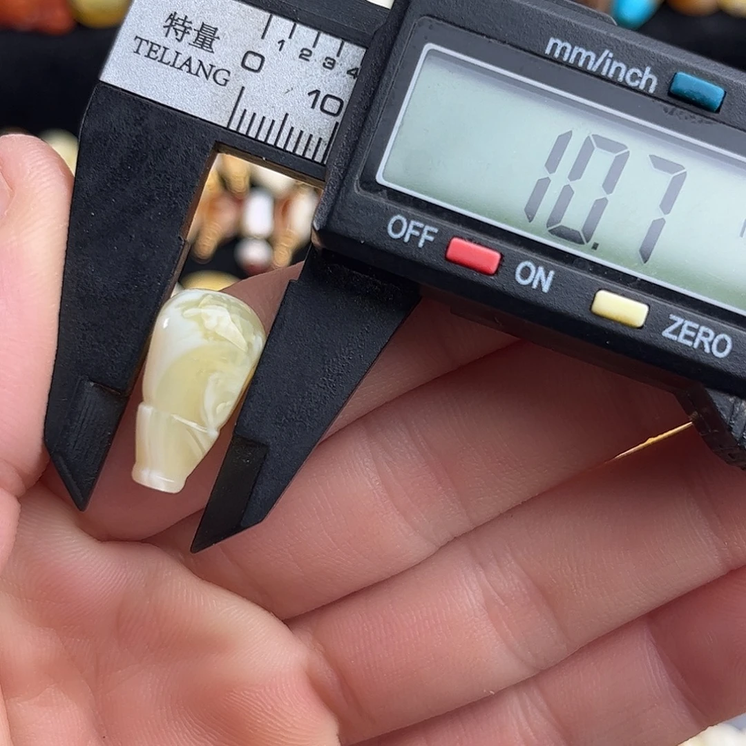 蜜蜡未镶嵌珠宝奇石