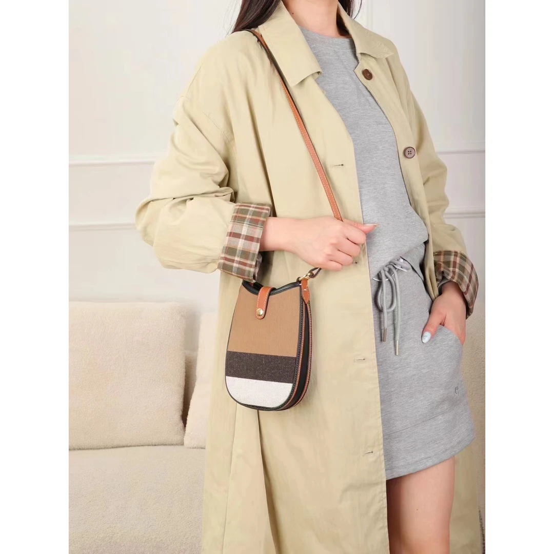 设计师新款女士休闲百搭复古时尚斜跨单肩包小众棕色小手机包包