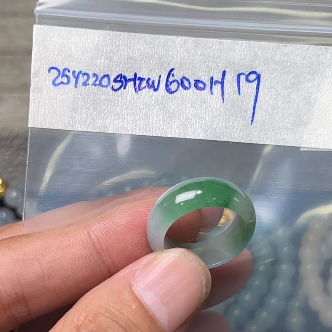 定制翡翠未镶嵌胡***?