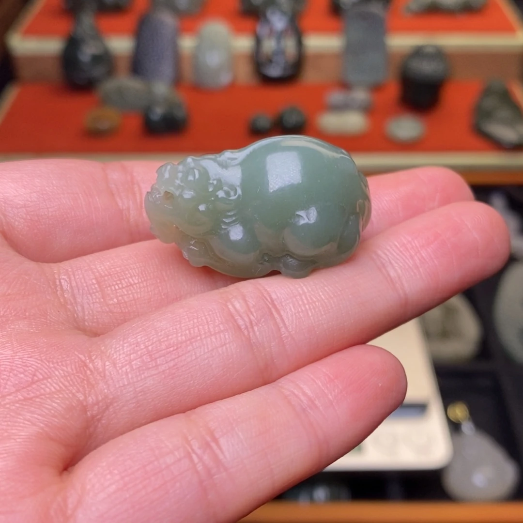 和田玉颈饰足铂镶嵌毛*熊