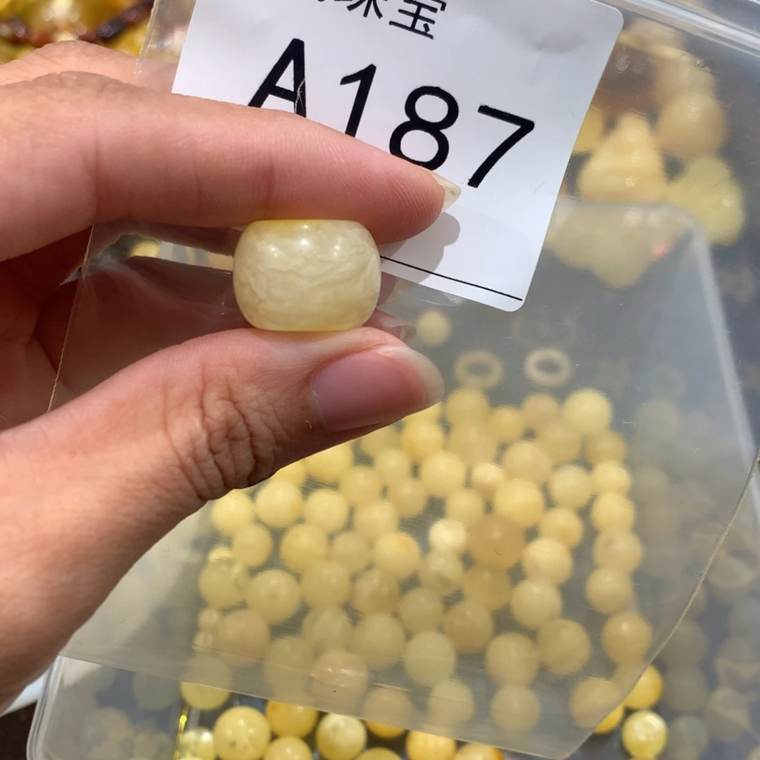 未镶嵌琥珀珠宝奇石