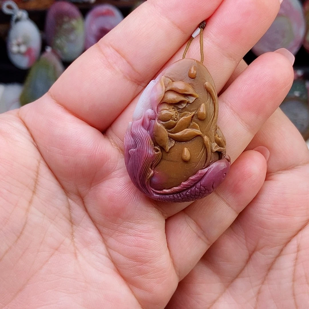 颈饰未镶嵌石英质玉（盐源）