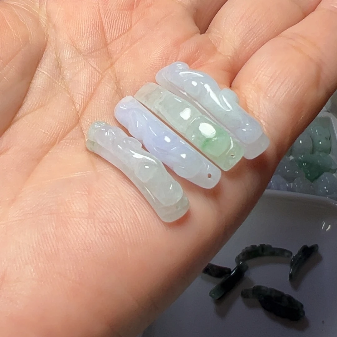 ****³翡翠未镶嵌颈饰如意小手牌三个送一个150块