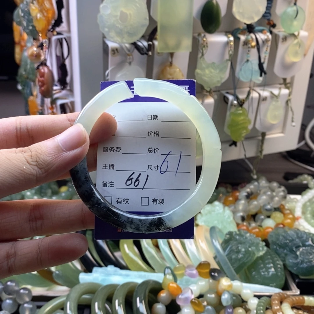 未镶嵌蛇纹石玉颈饰