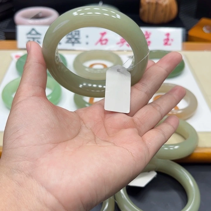未镶嵌手镯石英质玉刘***奶