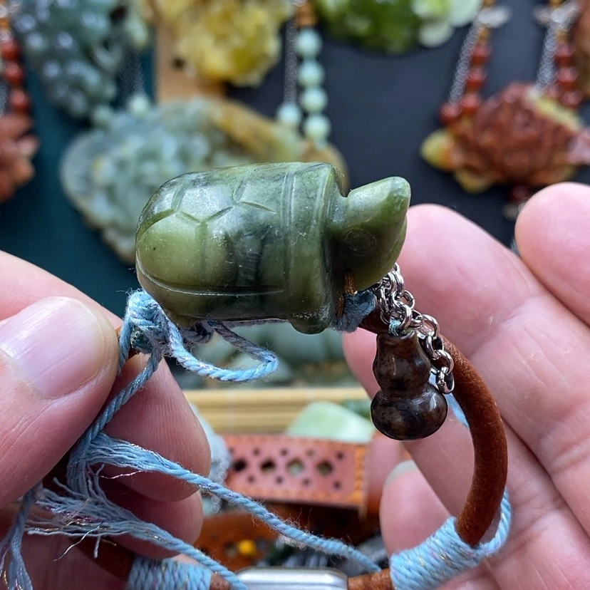 【闪购商品】未镶嵌蛇纹石玉手牌