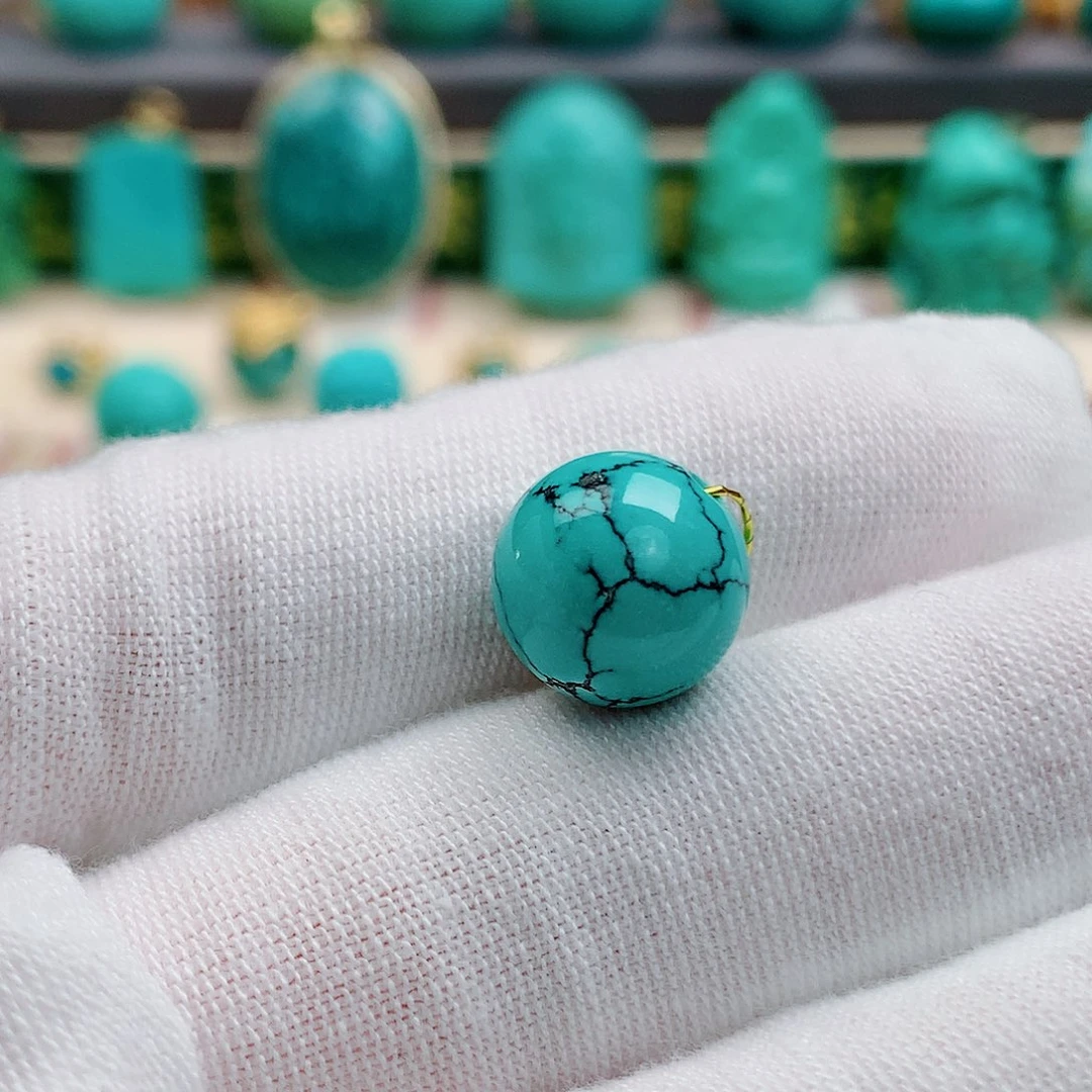 苏***喂绿松石未镶嵌珠宝奇石