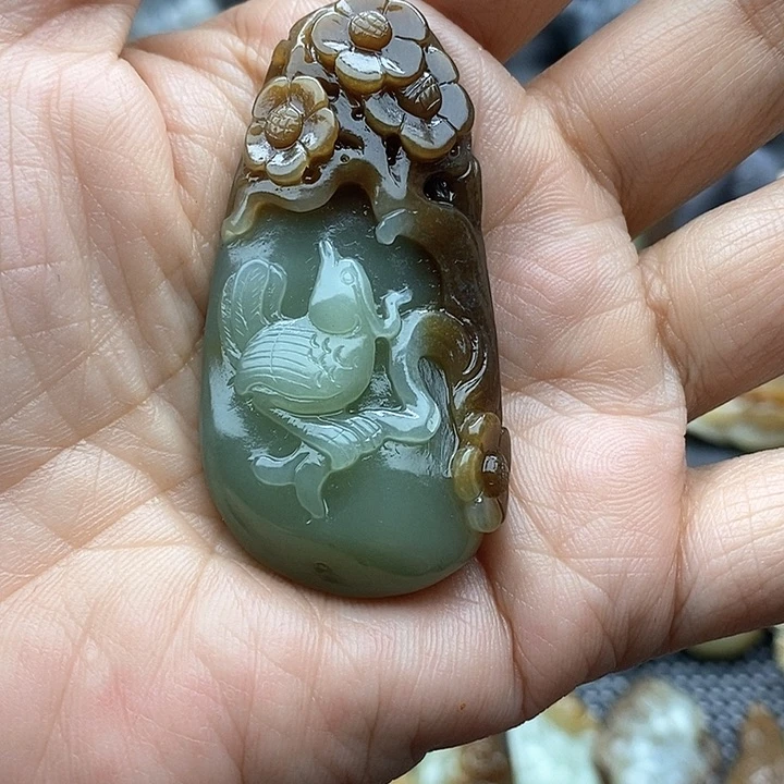 颈饰未镶嵌和田玉（糖玉）~****?