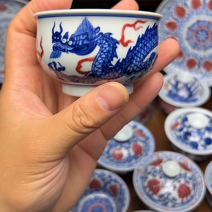盖碗青花釉里红龙纹底部矿点微瑕