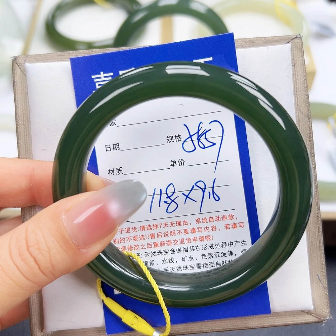 和田玉未镶嵌手镯