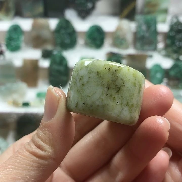 独山玉未镶嵌吊坠