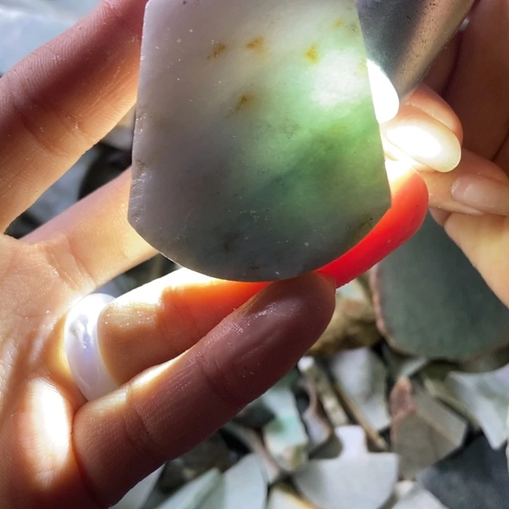 翡翠颈饰未镶嵌天然翡翠