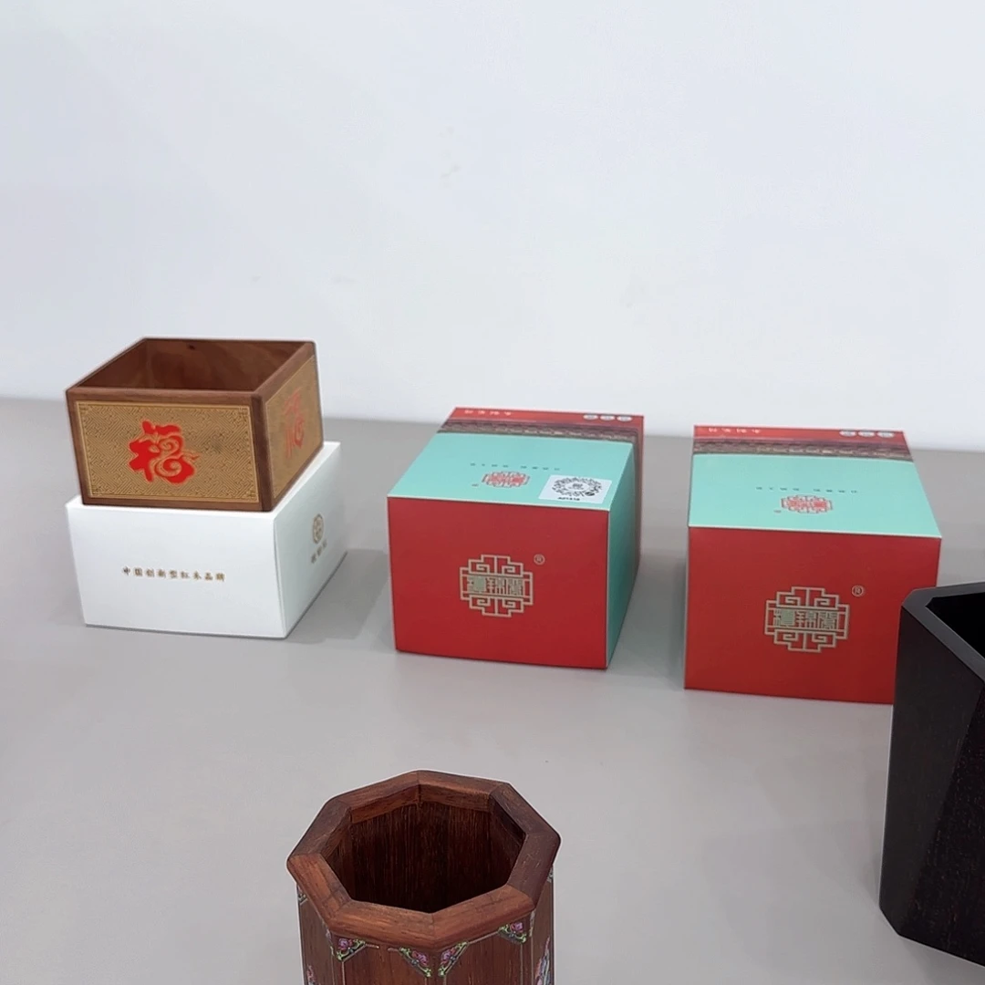 紫檀木类端景台八仙旋转笔筒