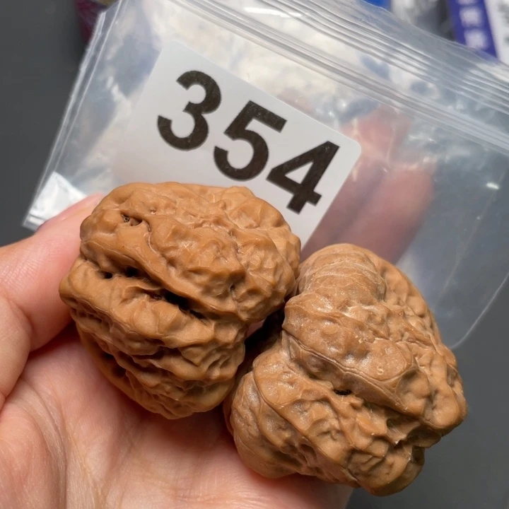 把件文玩核桃红皮大蹬腿41 43 32.5