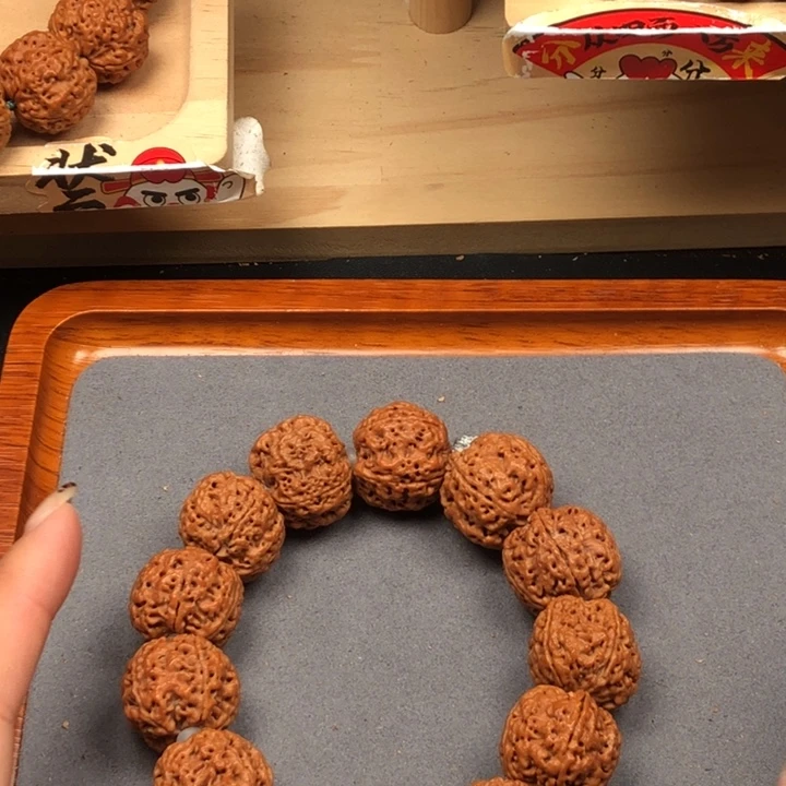 金刚菩提吊坠针孔蜂王