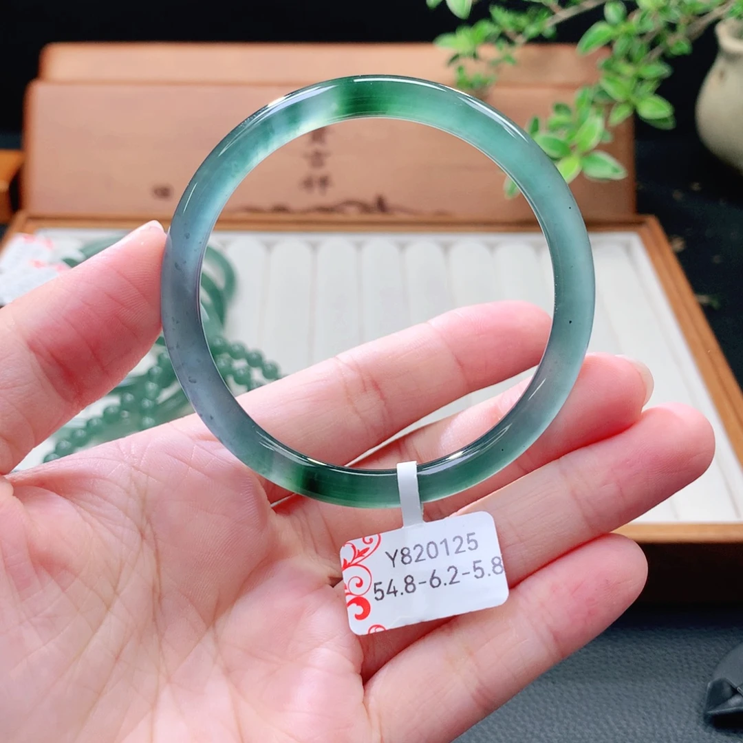 未镶嵌手镯（圆镯）翡翠