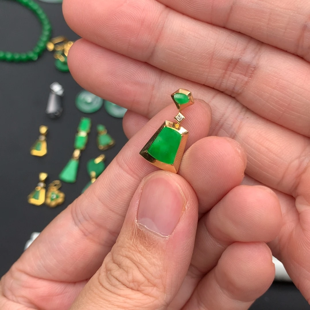 兰***兰翡翠18K金镶嵌吊坠(不含链)