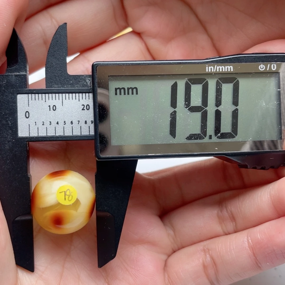 蜜蜡裸石未镶嵌难***。蜜蜡圆珠梦