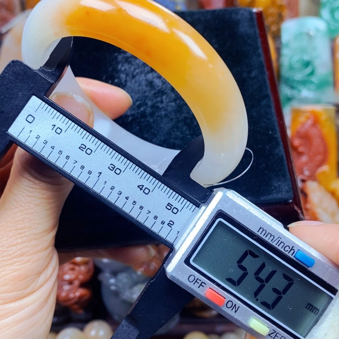 石英质玉（黄龙玉）未镶嵌颈饰