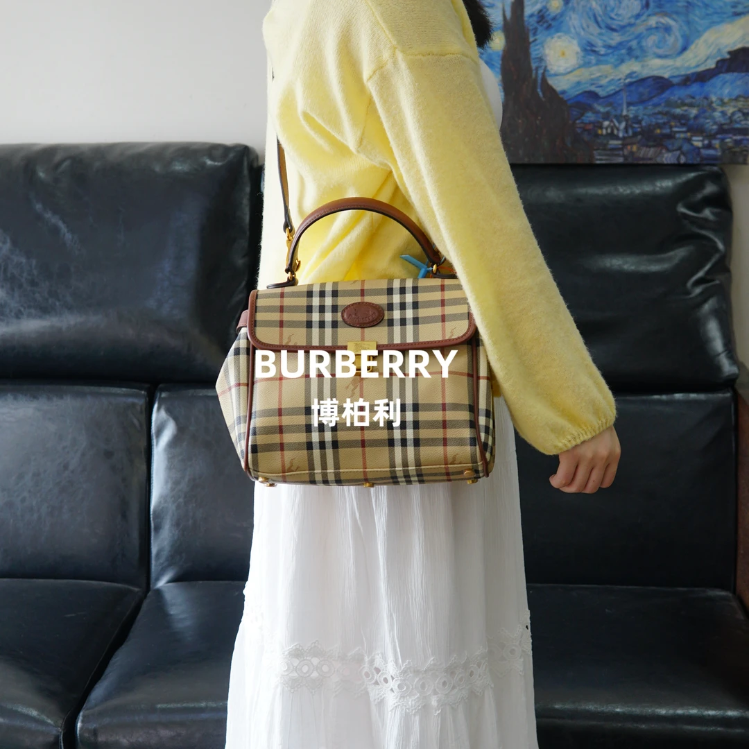 95新 BURBERRY/博柏利 战马格纹邮差包/FYYW05816086/6086