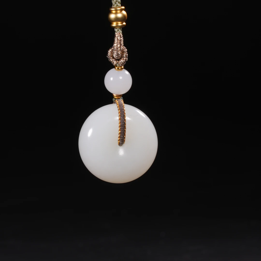 lot4和田玉羊脂平安扣挂件/保利拍卖