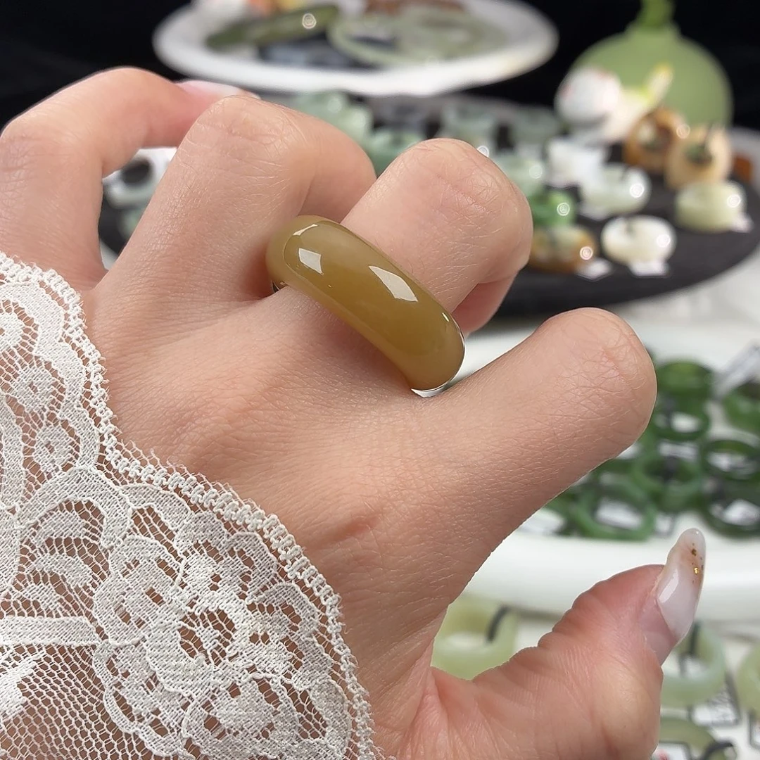 梵***。和田玉未镶嵌戒指S88糖轮胎18.3 拍5单