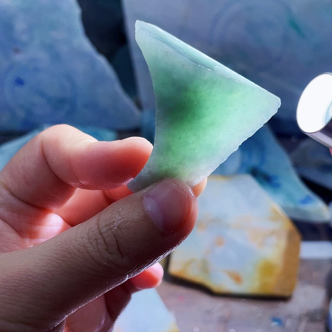 翡翠未镶嵌颈饰毛料26