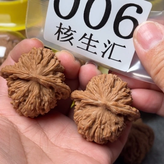 文玩核桃吊坠四座楼