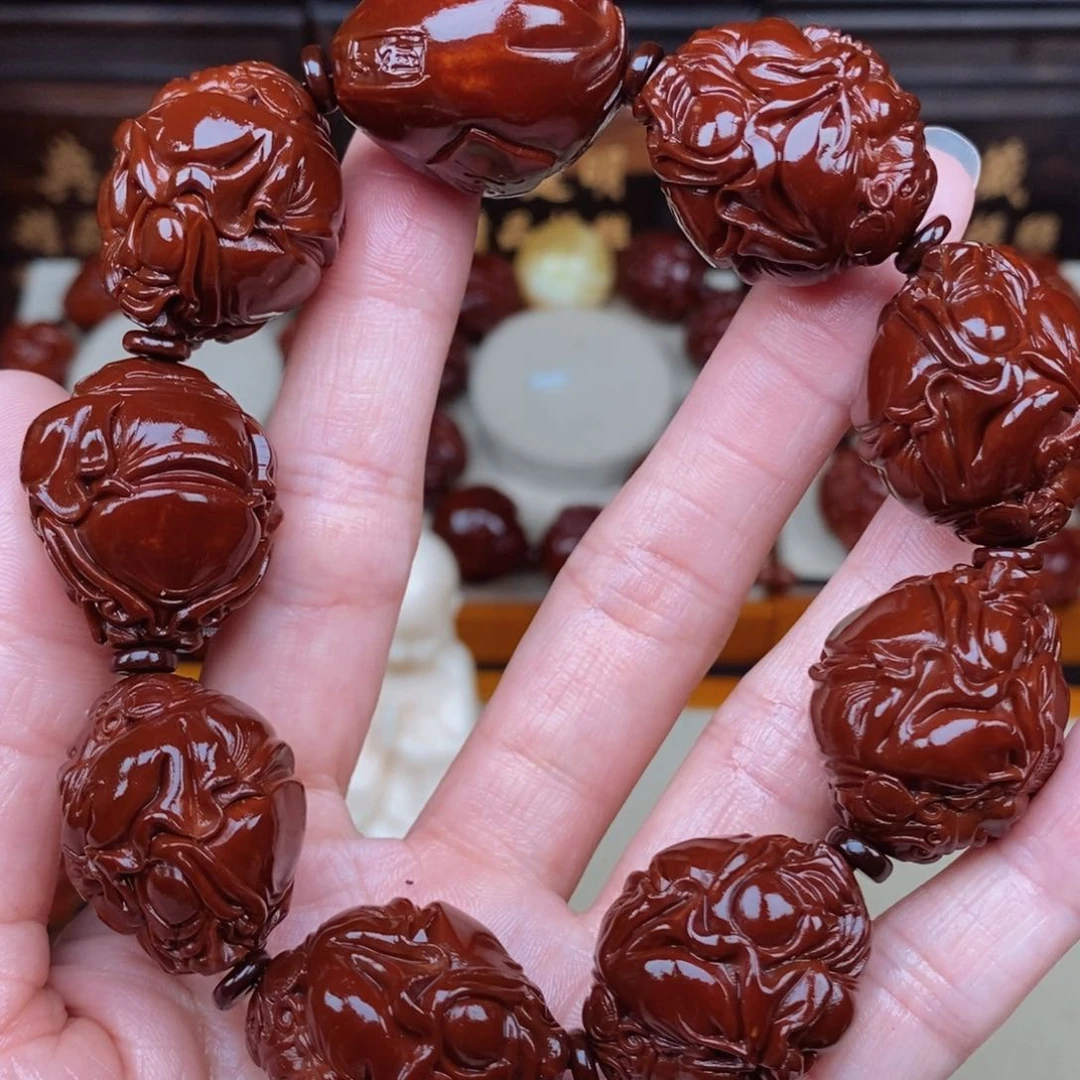 橄榄核吊坠八宝财神