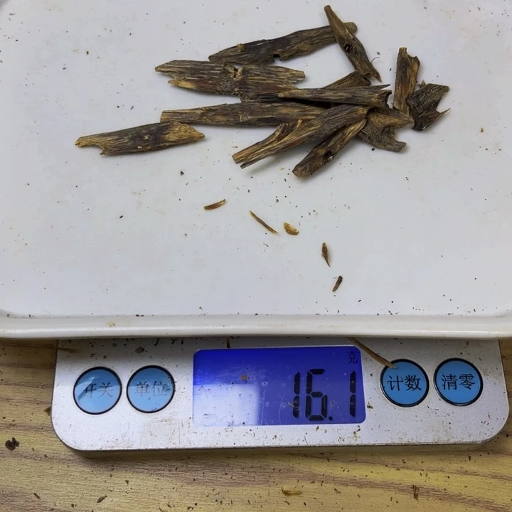 自***在沉香沉香碎屑白棋16 克