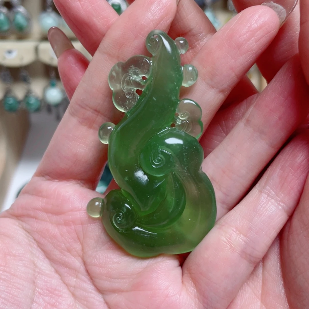 向***️岫玉未镶嵌颈饰颈饰