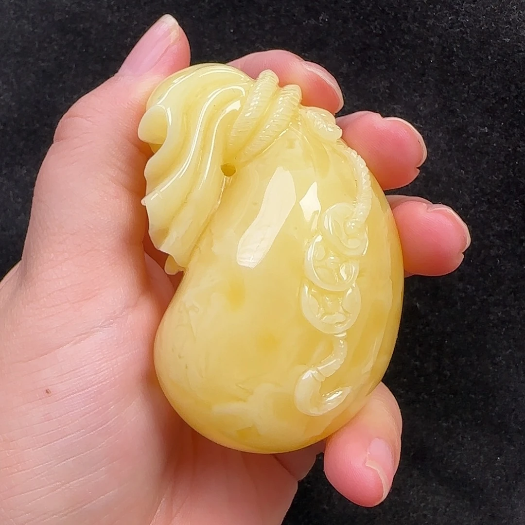 蜜蜡未镶嵌珠宝奇石