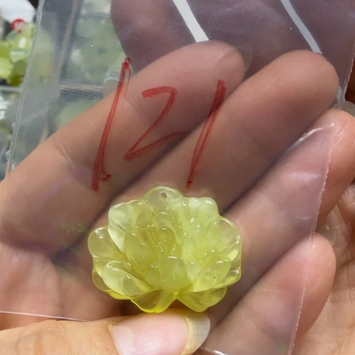 透闪石-蛇纹石玉挂坠未镶嵌