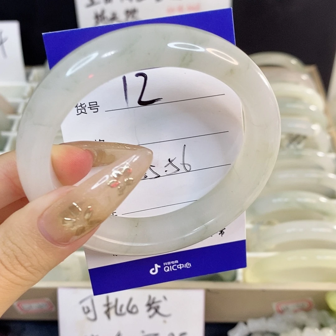 未镶嵌手镯石英质玉