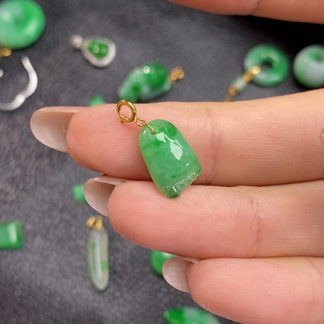 翡翠颈饰18K金镶嵌翡翠