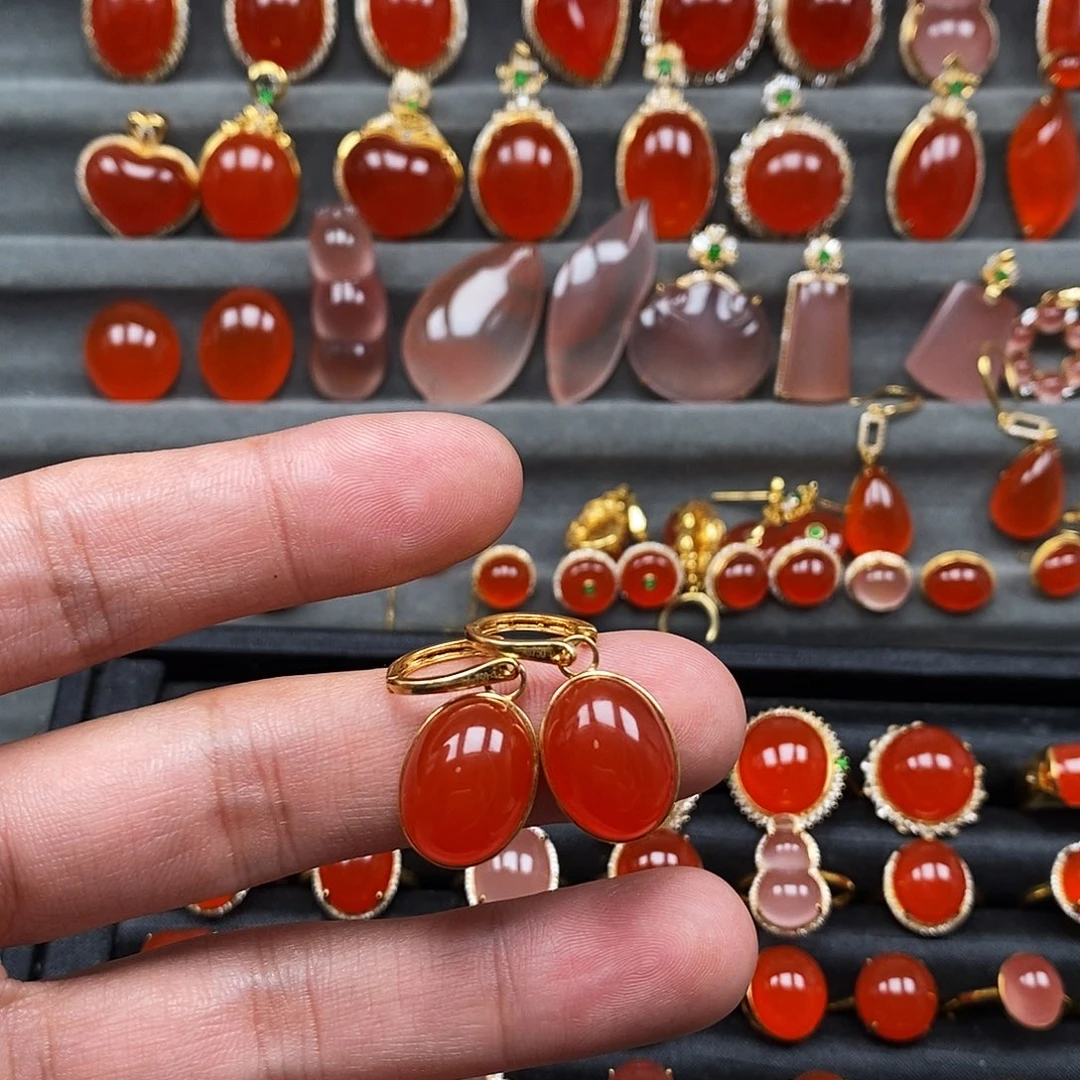 别***恙南红玛瑙18K金镶嵌耳饰