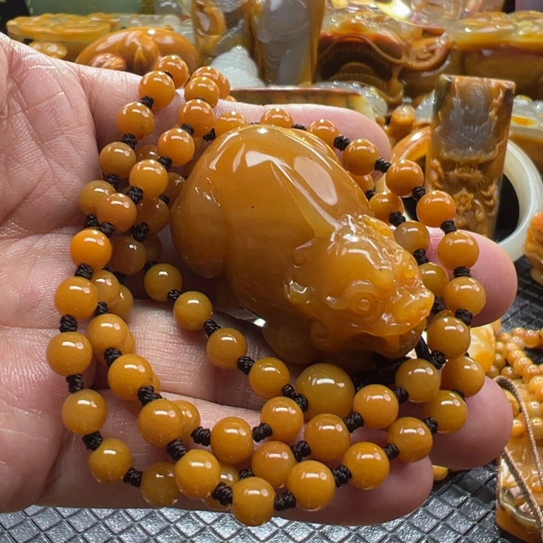 颈饰未镶嵌石英质玉