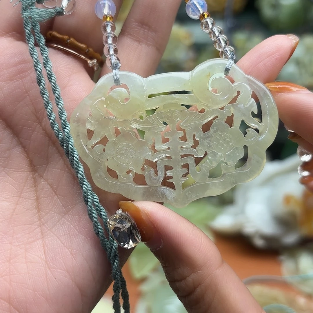 蛇纹石玉未镶嵌吊坠