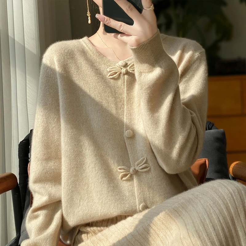 品牌秋冬新款新中式盘扣蝴蝶结圆领羊毛衫复古时尚保暖毛衣外套女