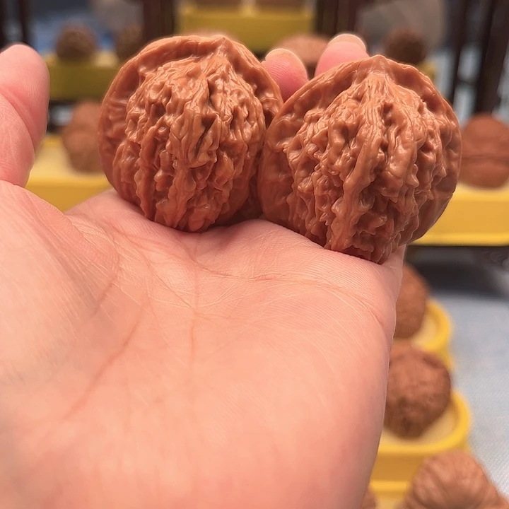 周***。文玩核桃吊坠klhgcbjhj