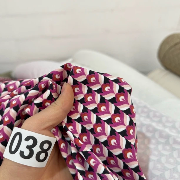 38 纯棉锻面牛仔面料3米价