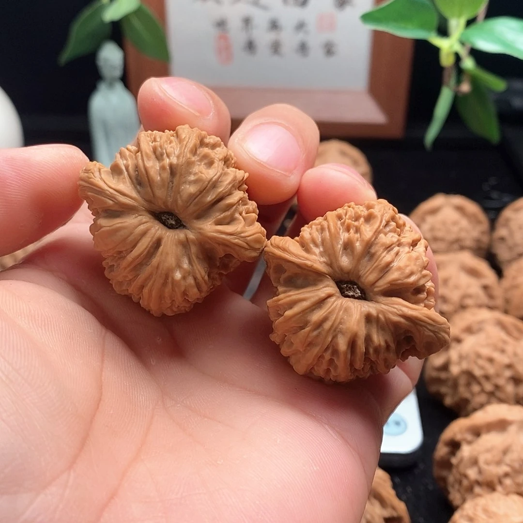 文玩核桃吊坠一**浮南疆石39