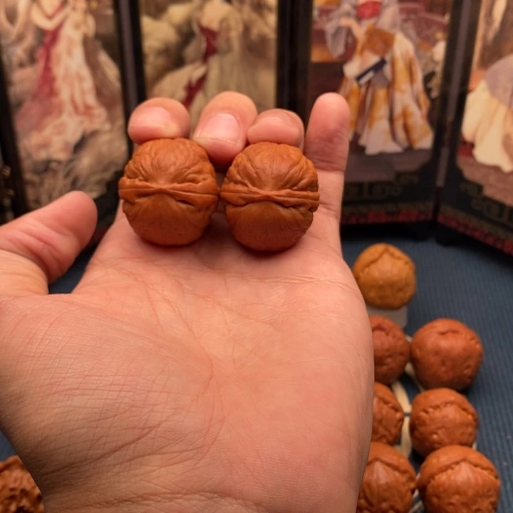 文玩核桃把件永****远水晶佛肚