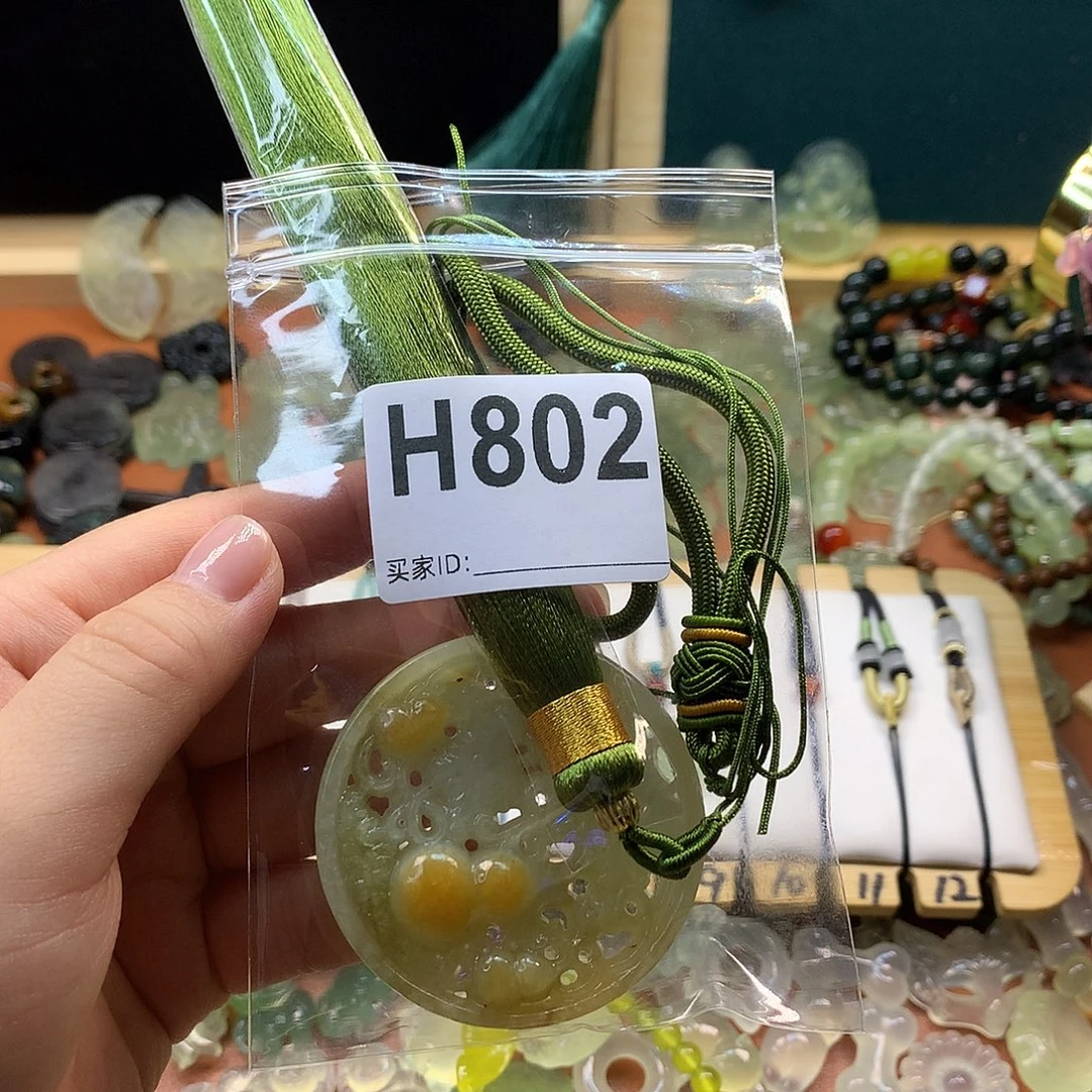 W***w蛇纹石玉未镶嵌颈饰