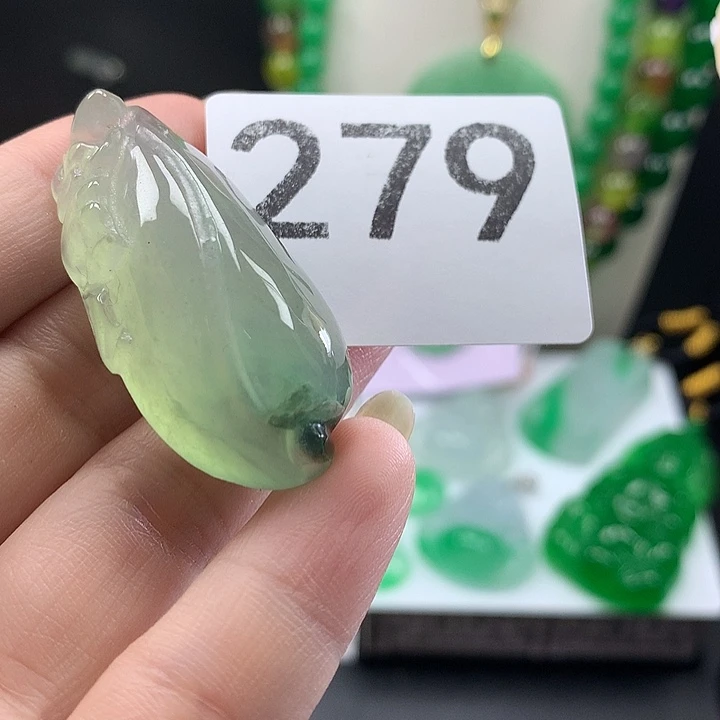 翡翠未镶嵌吊坠(赠链)