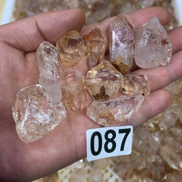 水晶闪灵钻106.8克未镶嵌